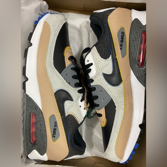 Nike Air Max 90 Alter & Reveal - Picture 3 of 8